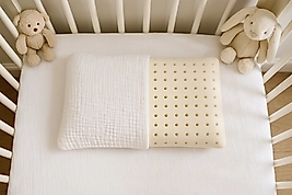 Visco Ortopedik Hava Kanallı Bebek Yastığı 40x26x6 cm Terletmeyen 1 Adet Müslin Kılıf Hediye